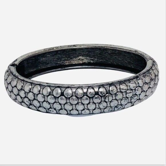 Vintage Circle Cobblestone Snake Skin Hammered Silver Tone Clamper Bracelet 7.5 - Picture 1 of 7